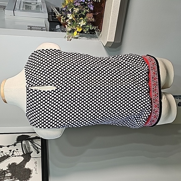 WHITE HOUSE BLACK MARKET, women's Y2K Top Black and white dots. Size small. - Picture 6 of 10